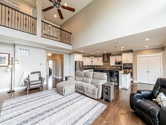 4th image of 319 Balsa Dr