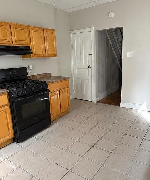 950 N Saint Bernard St — Photo 3