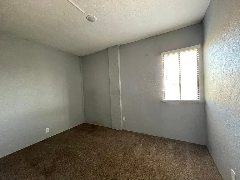 109 S 5th Ave — Photo 11