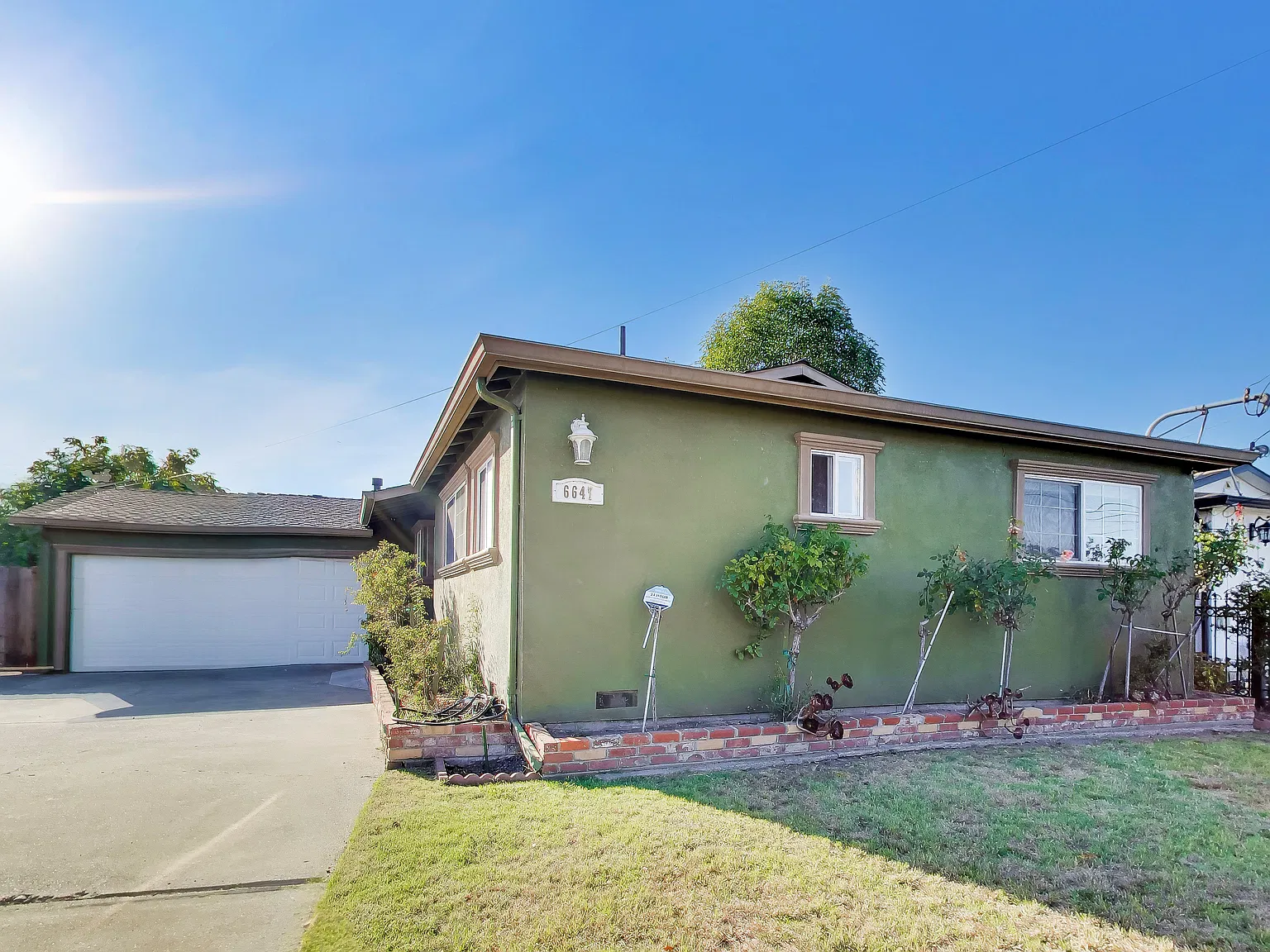 3 bed, 1100 sqft, $3,750 — Photo 1