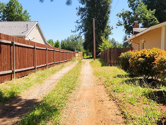 3rd image of 10693 Alta St