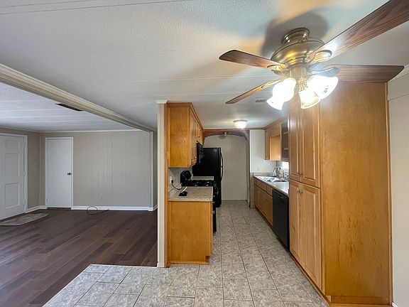 4th image of 693 Bluebird Dr SE