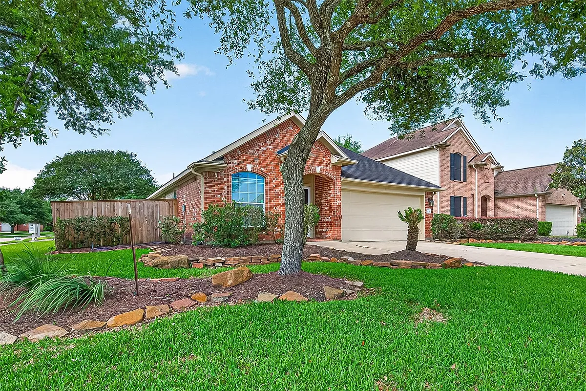 Building Photo - 6030 Wildbriar Ln