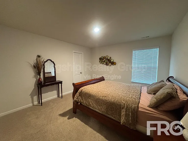 1028 Riverstone Dr — Photo 22