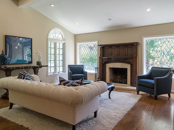2nd image of 4849 Fairlawn Dr