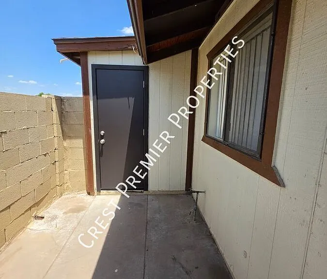 627 E Knoll St #2 — Photo 24