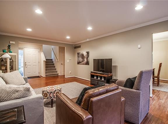 5th image of 516 James Cir #1