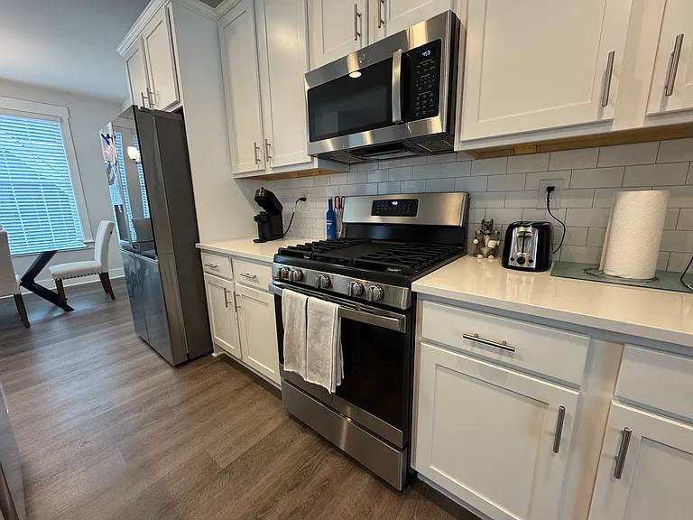 632 Amalfi Dr — Photo 8