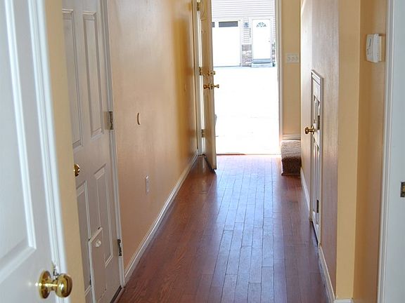 5th image of 3519 E Greenfield Dr