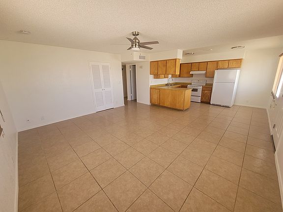 4th image of 3083 Caliente Dr #3083