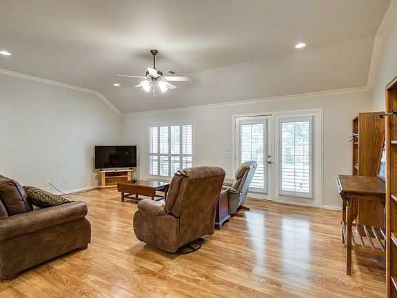 5th image of 10105 Grandview Dr
