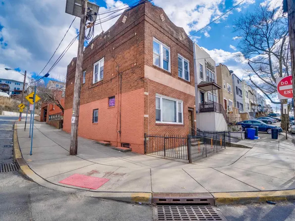 678 Liberty Avenue image 6 of 9