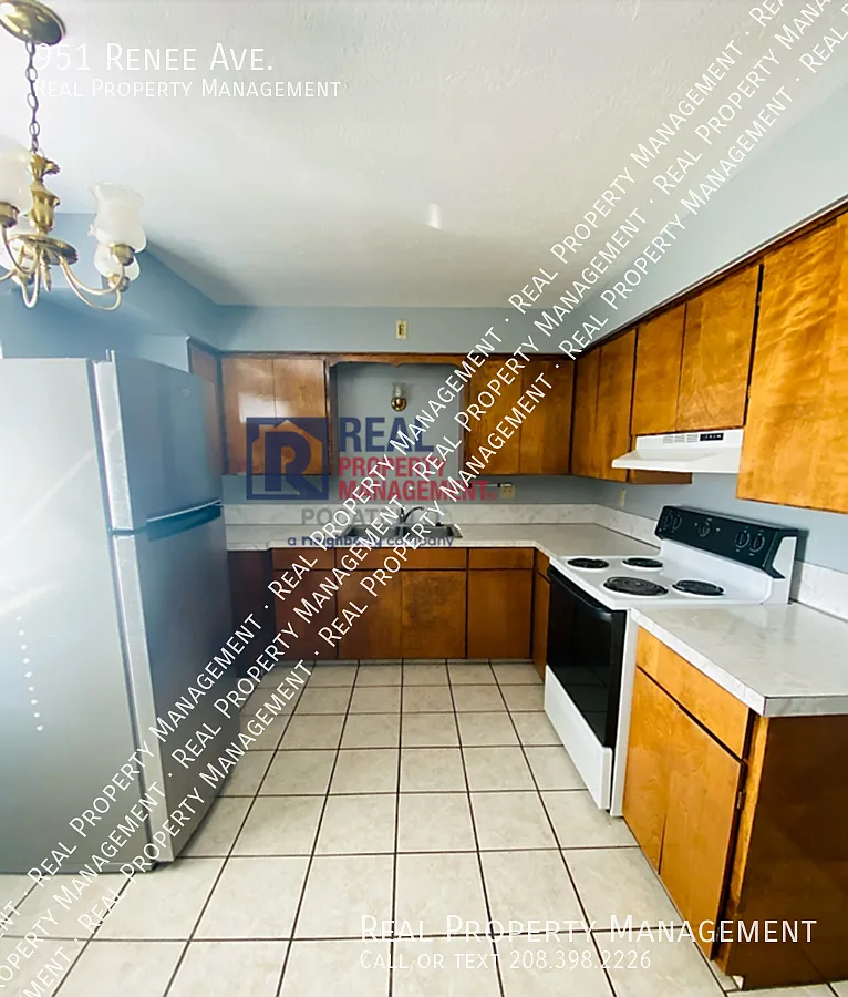 2 Bedroom 1 Bath - 1 Car Garage — Photo 2