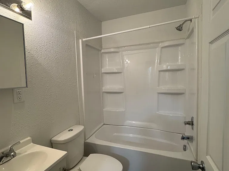 542 N Scott St — Photo 12