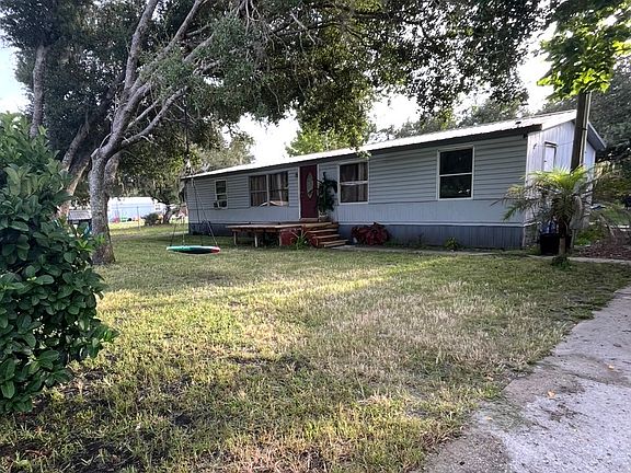 2nd image of 43723 Dixie Dr