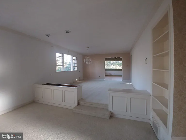 1429 Laburnum St — Photo 8