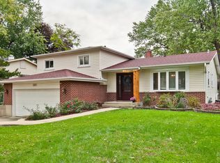 1819 Azalea Ln, Mount Prospect, IL 60056