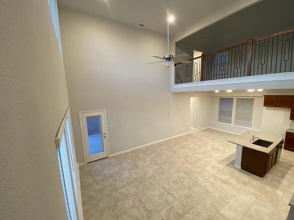 1st image of 728 Plaza Ln