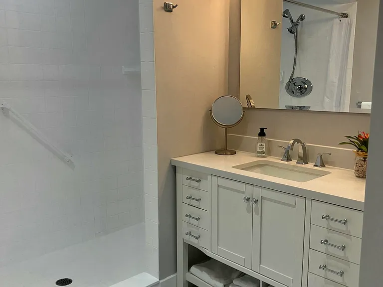 301 SE Castle Ct — Photo 15