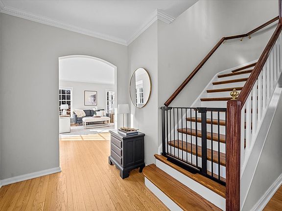 3rd image of 220 Sunset Ridge Rd