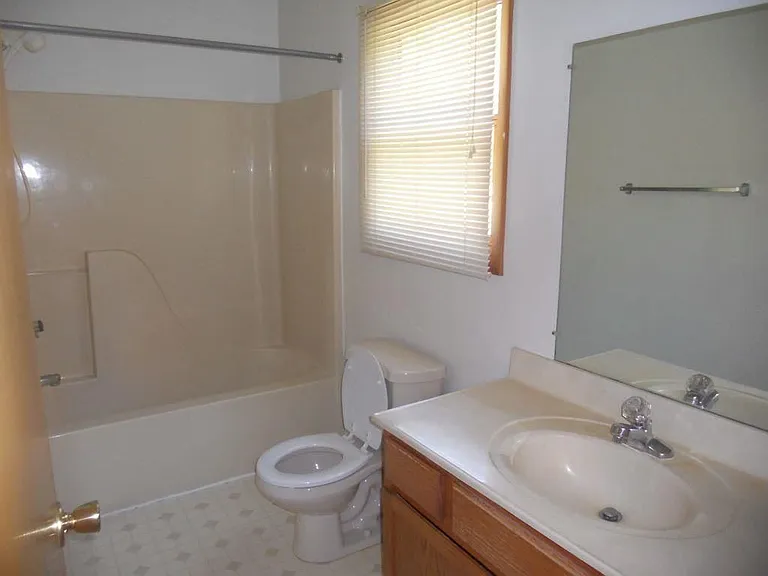 1239 E Miller Dr — Photo 5