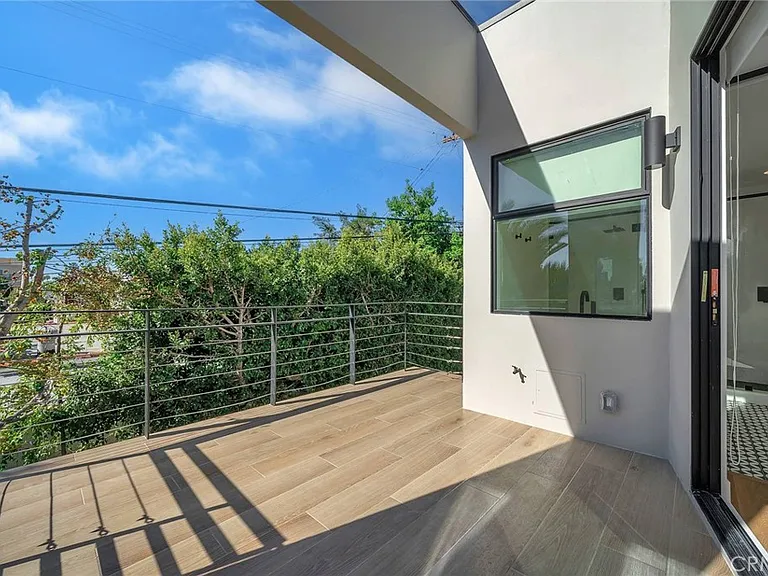 1531 Wellesley Ave — Photo 17
