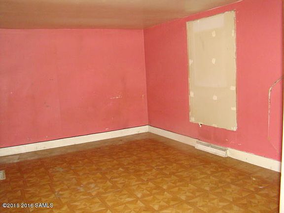3rd image of 13 East Dr