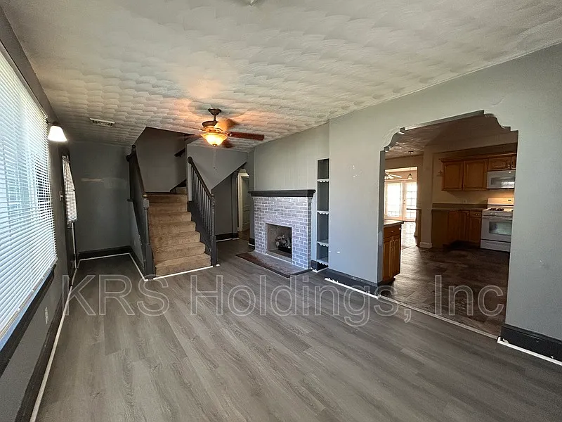 4 bed, 3.0 bath, 1942 sqft, $1,995 — Photo 3