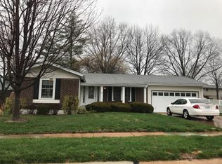 1351 Green Mist Dr, Fenton, MO