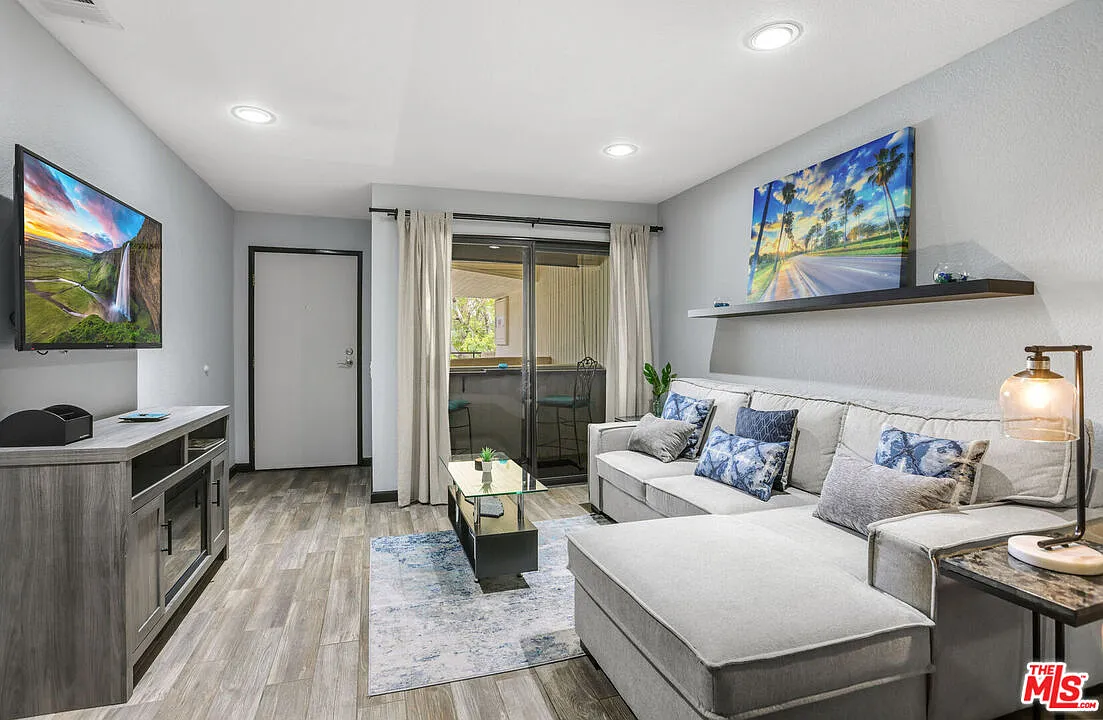 1 bed, 1.0 bath, 589 sqft, $1,695 — Photo 3