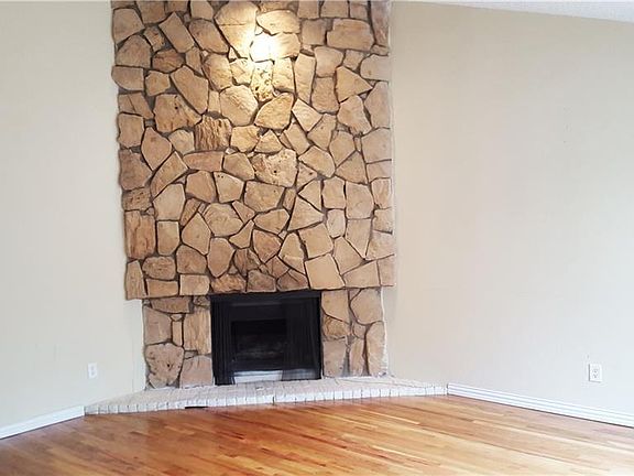 3rd image of 8560 Park Ln #123