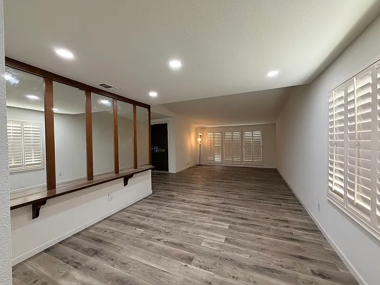 1302 Mossbrook Ct — Photo 6