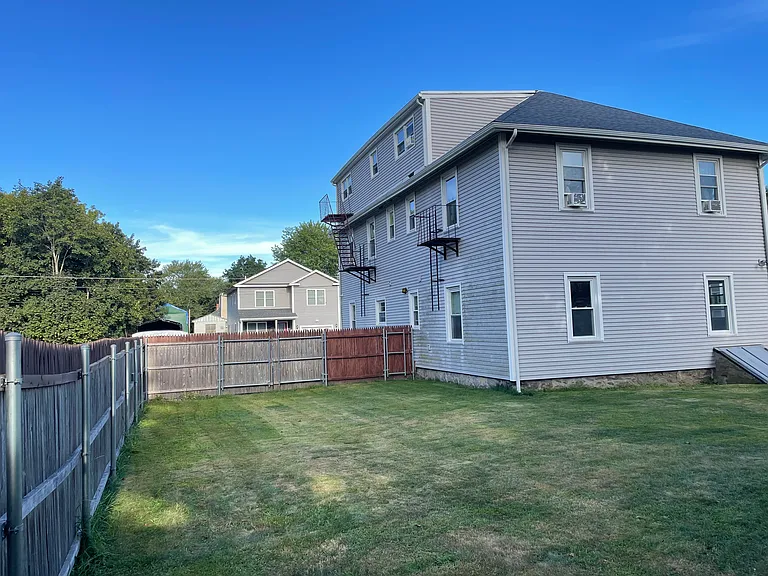 79 Dewey St — Photo 14