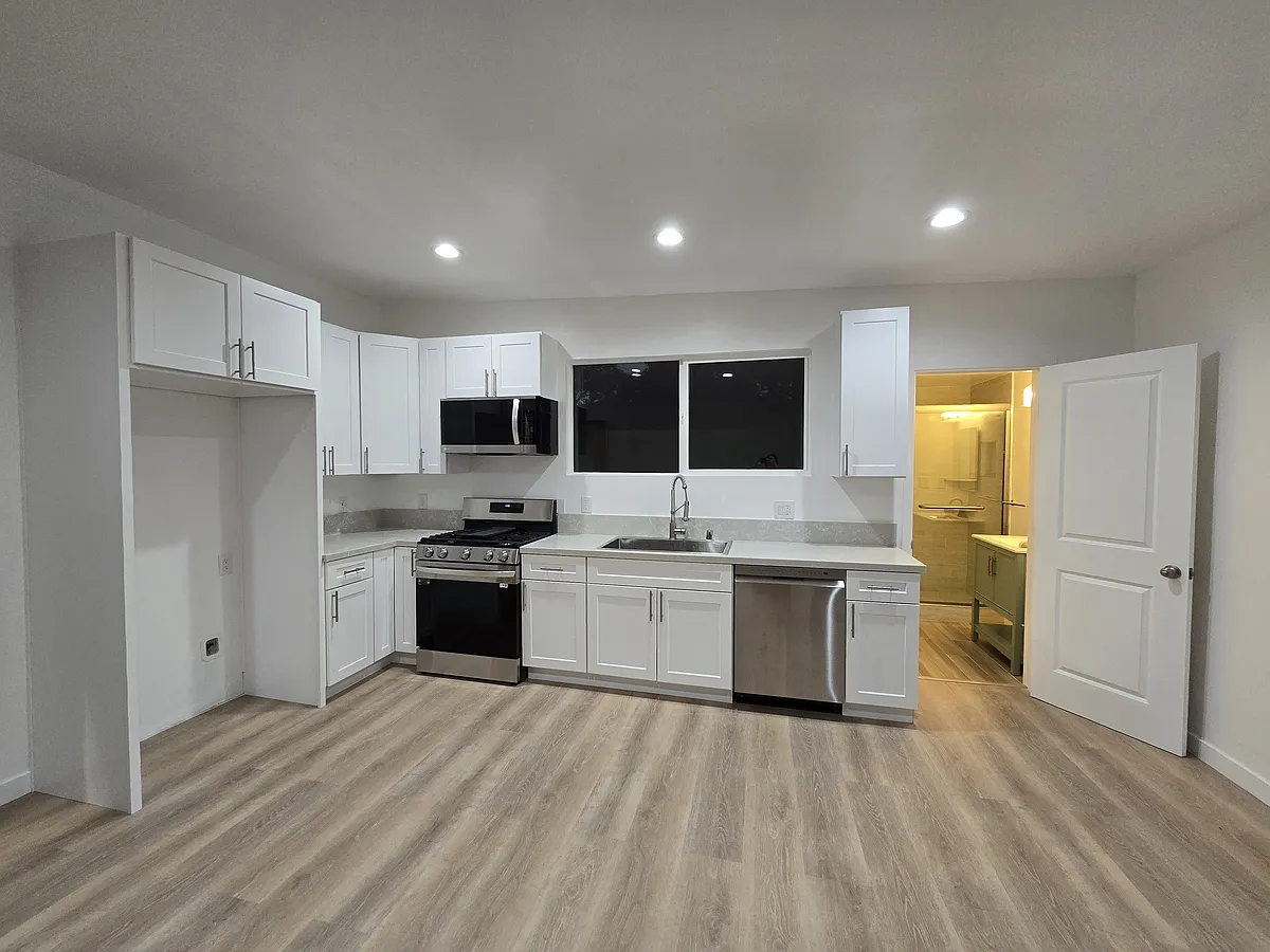 Building Photo - 3230 Cerritos Ave #1/2