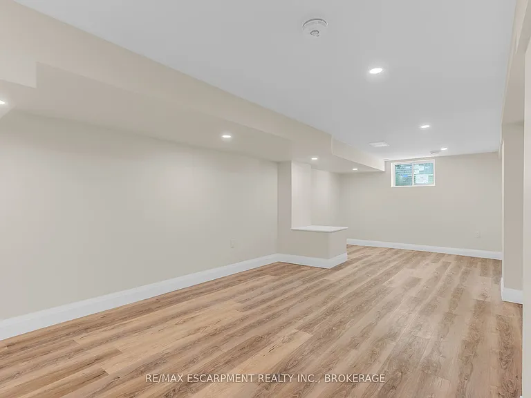 18 Princess St #LOWER — Photo 4