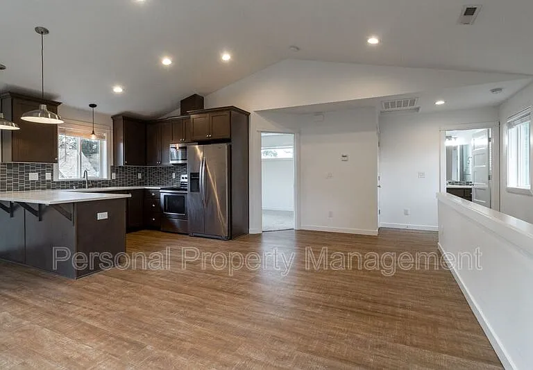 3308 E 24th Cir — Photo 4