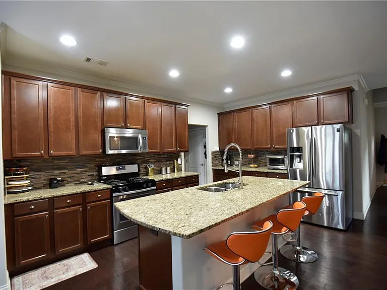 1805 Kingsbridge Ct — Photo 7
