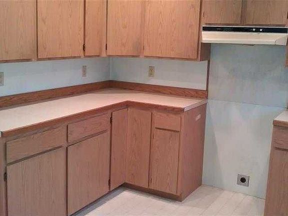 3rd image of 908 Marlin Pl