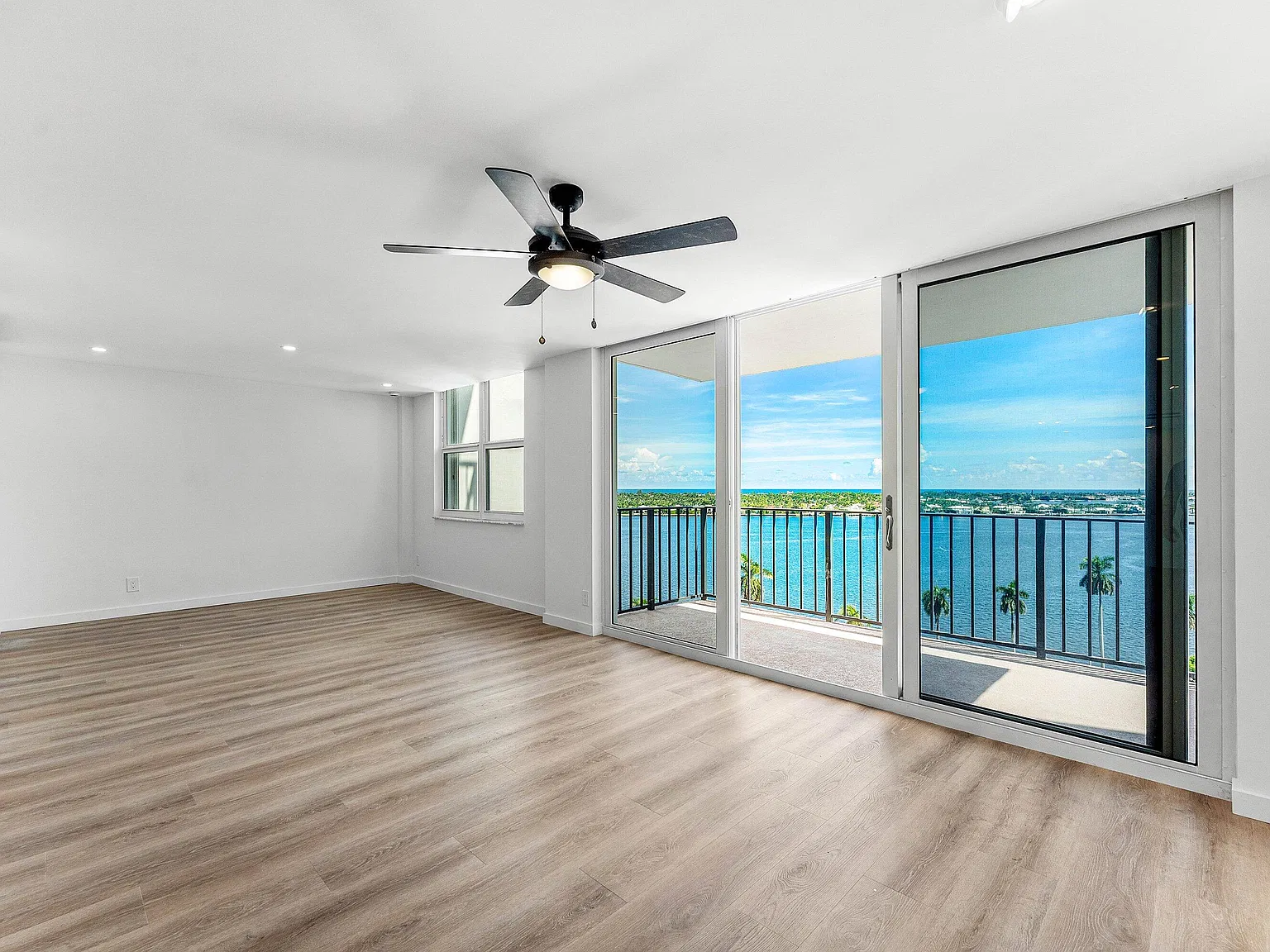 2 bed, 2.0 bath, 1073 sqft, $5,500 — Photo 3