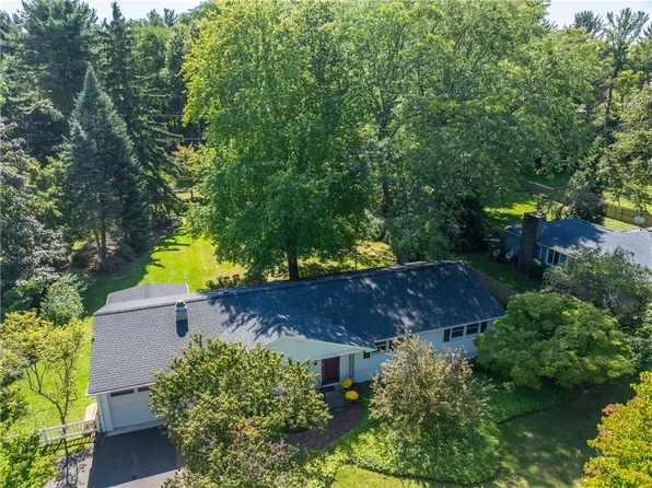 7 Margo Dr, Fairport, NY 14450