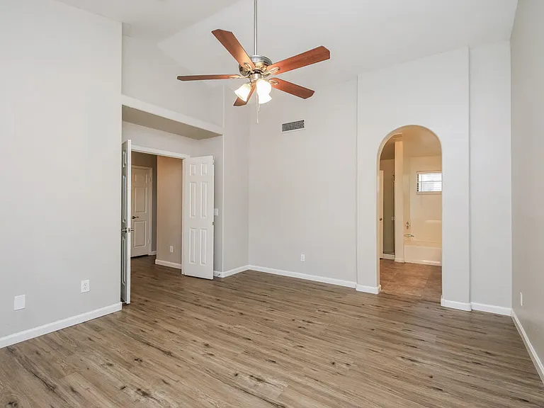 748 W Dublin St — Photo 9