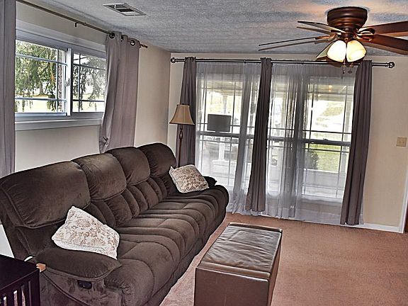 5th image of 9927 Crestwood Dr