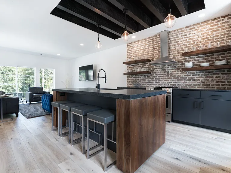 863 W Holly St — Photo 18