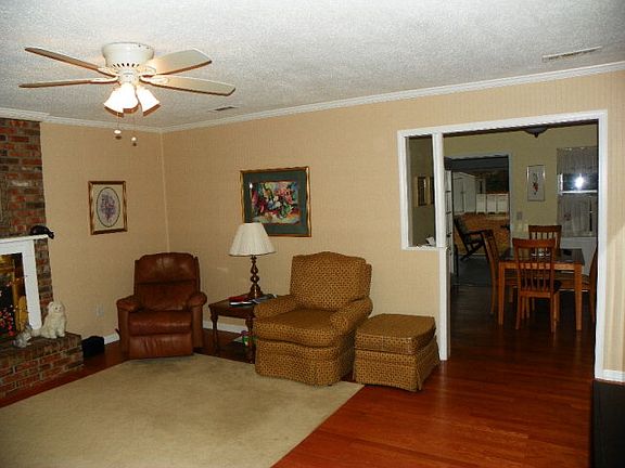 3rd image of 2207 Glen Haven Dr