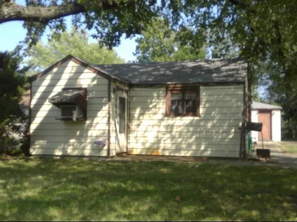 1816 SW Moundview Dr, Topeka, KS 66604