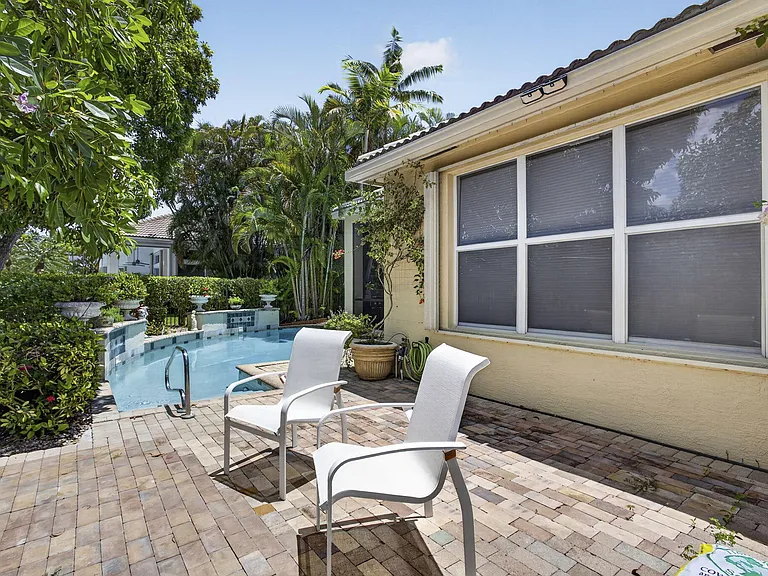 10880 Northgreen Dr — Photo 43