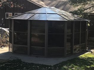 1206 Mineral Springs Rd, Sterling, IL 61081