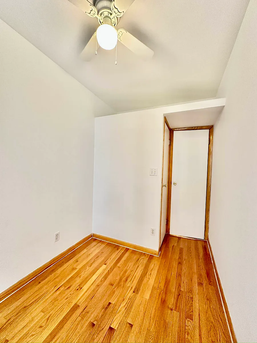 Building Photo - 421 E 65th St #2