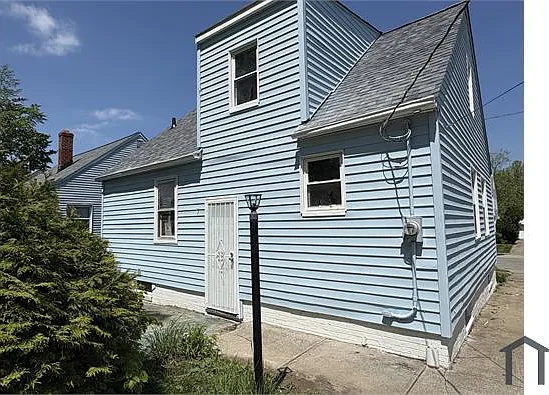 16222 Lotus Dr — Photo 2