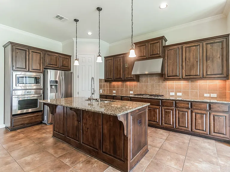 208 Angus Dr — Photo 5